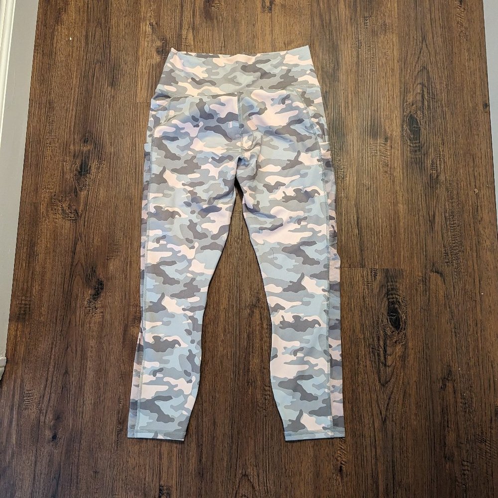 Fabletics Mila Pocket Capri Legging - New w/ tags